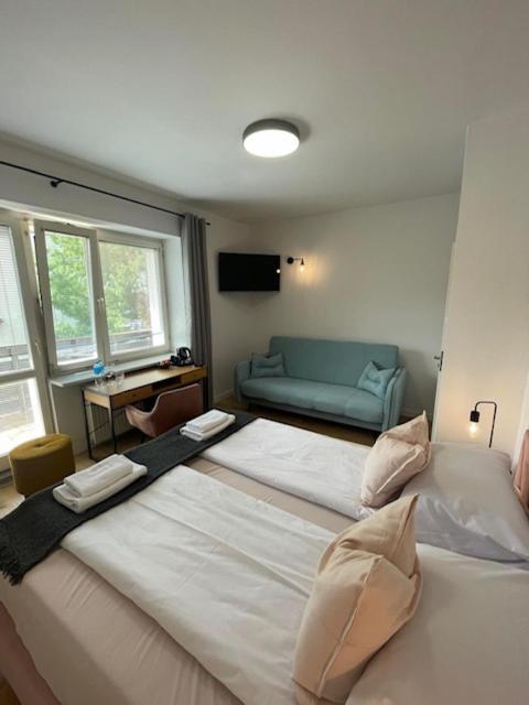 Terminal Family Airport Hostel พอซนาน ภายนอก รูปภาพ